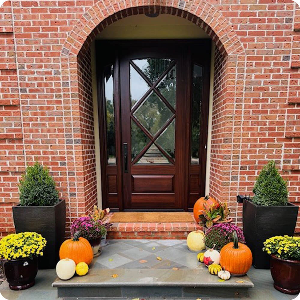 Mutic residence front entry by Scobis