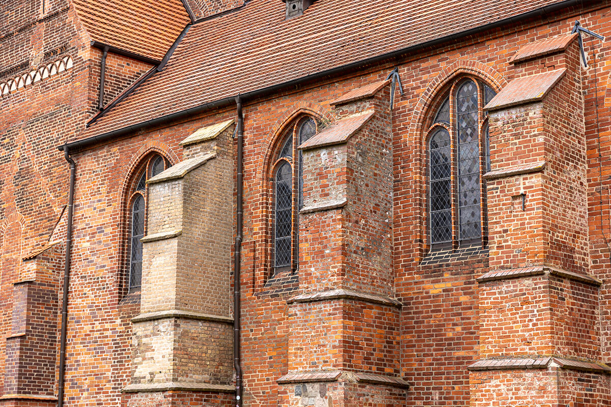 How to Recognize a Tudor Gothic Door?​